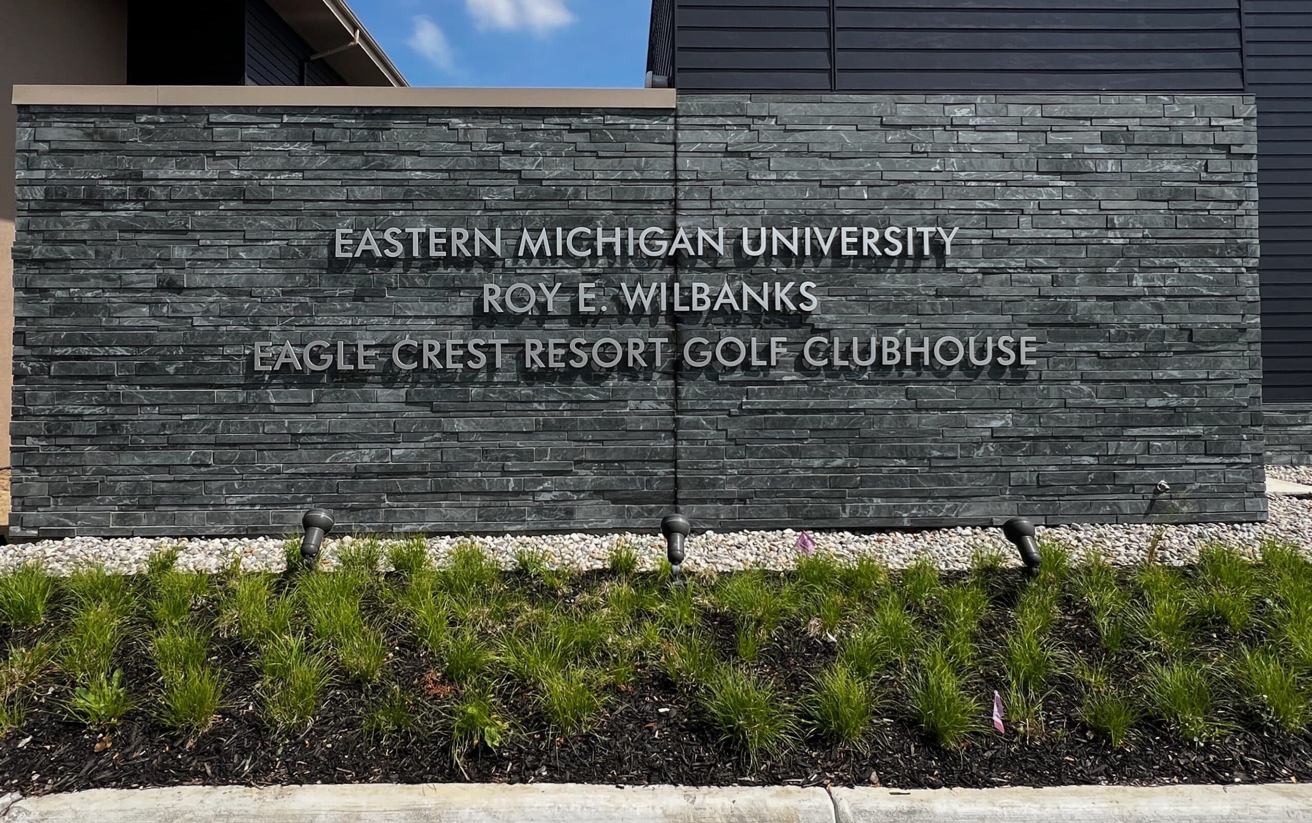 Signage Roy E. Wilbanks Clubhous Eagle Crest Golf